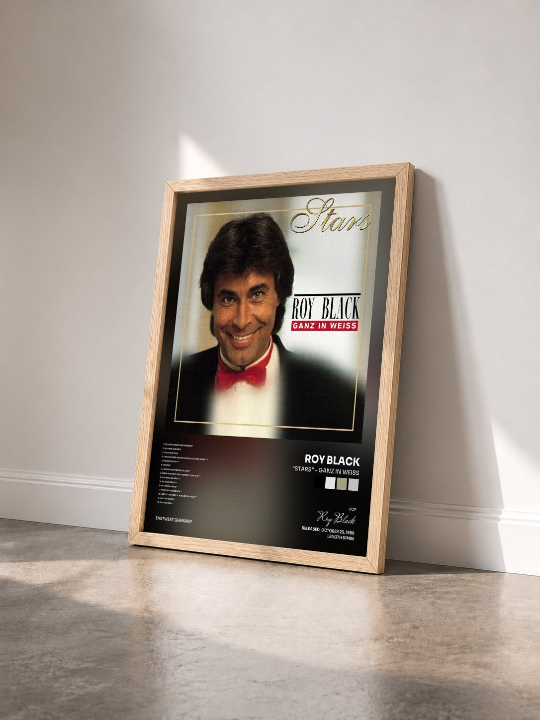#bois Tableau de l'album "Stars" - Ganz in weiß de Roy Black vu de trois quarts, cadre en bois brut