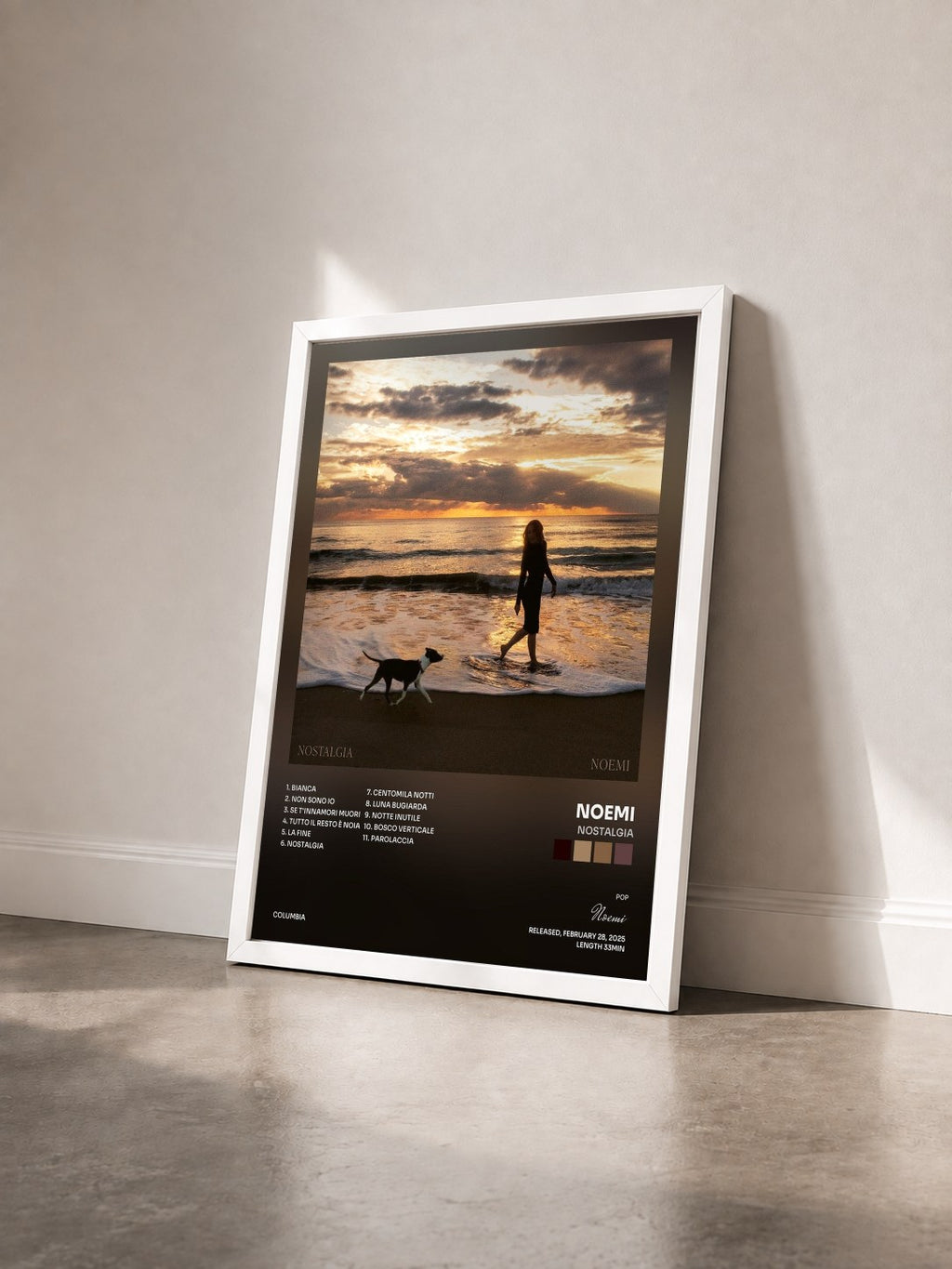 #blanc Tableau de l'album Nostalgia de Noemi vu de trois quarts, cadre blanc