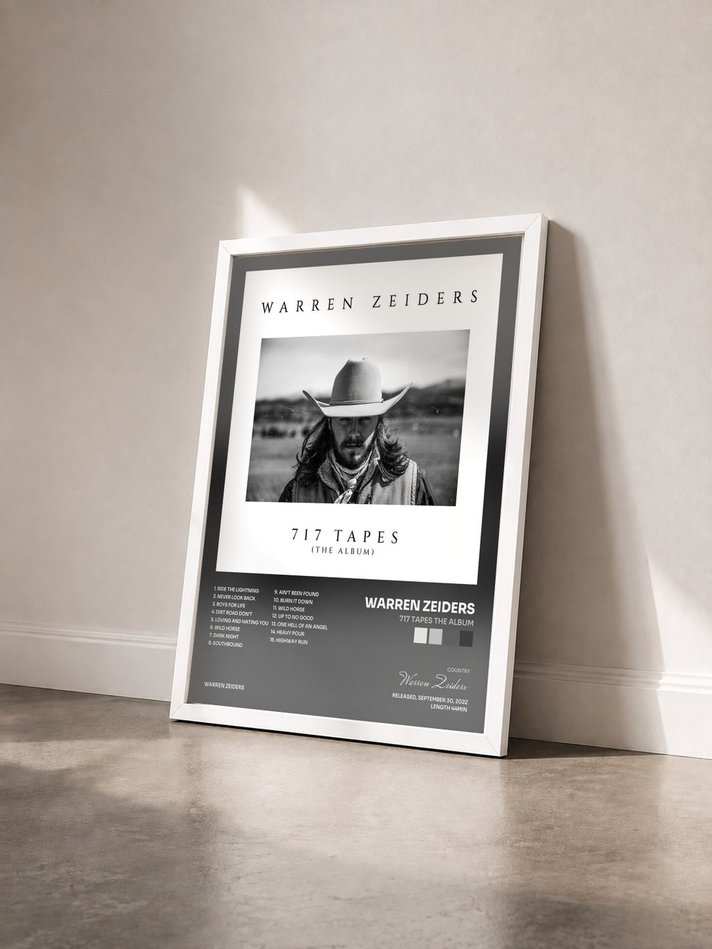 #blanc Tableau de l'album 717 Tapes the Album de Warren Zeiders vu de trois quarts, cadre blanc