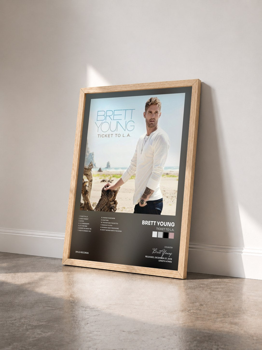 #bois Tableau de l'album Ticket To L.A. de Brett Young vu de trois quarts, cadre en bois brut