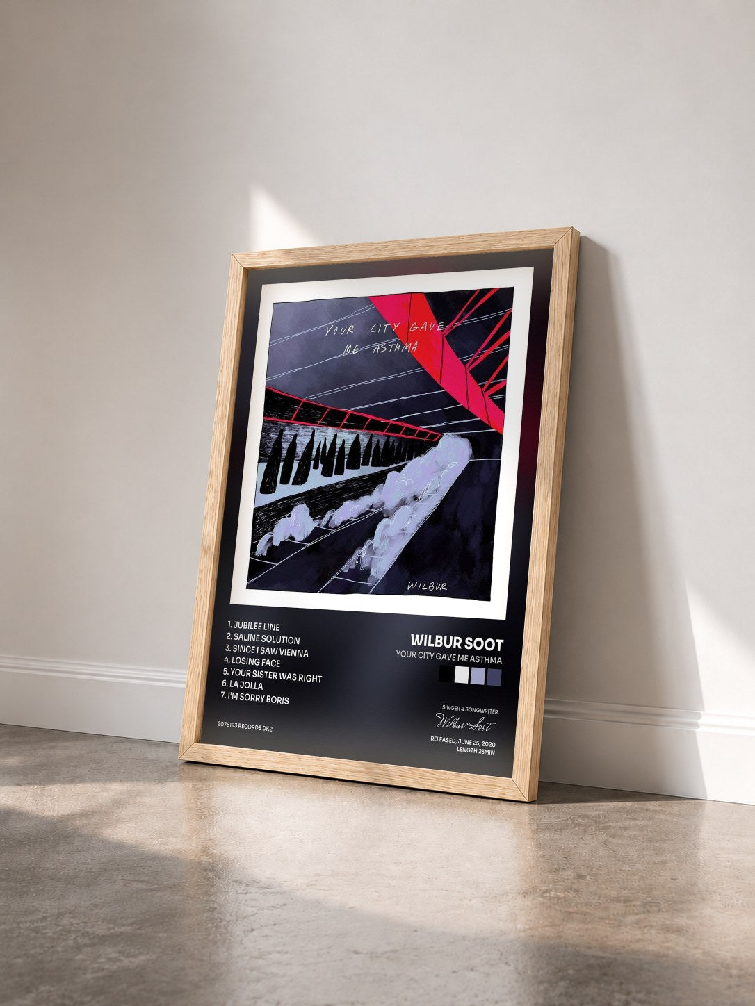 #bois Tableau de l'album Your City Gave Me Asthma de Wilbur Soot vu de trois quarts, cadre en bois brut