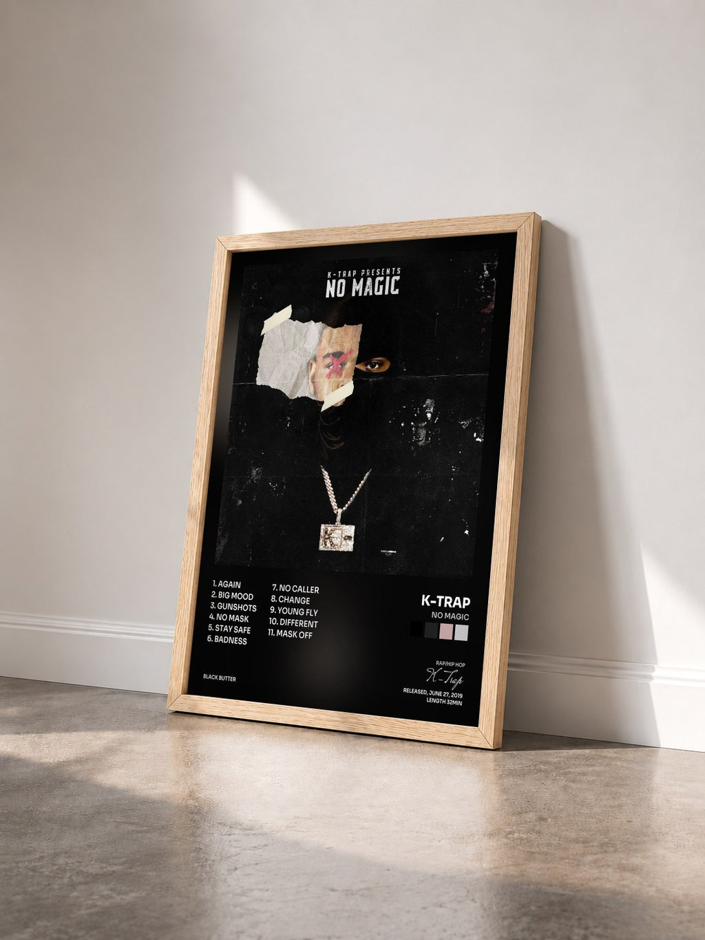 #bois Tableau de l'album No Magic de K-Trap vu de trois quarts, cadre en bois brut
