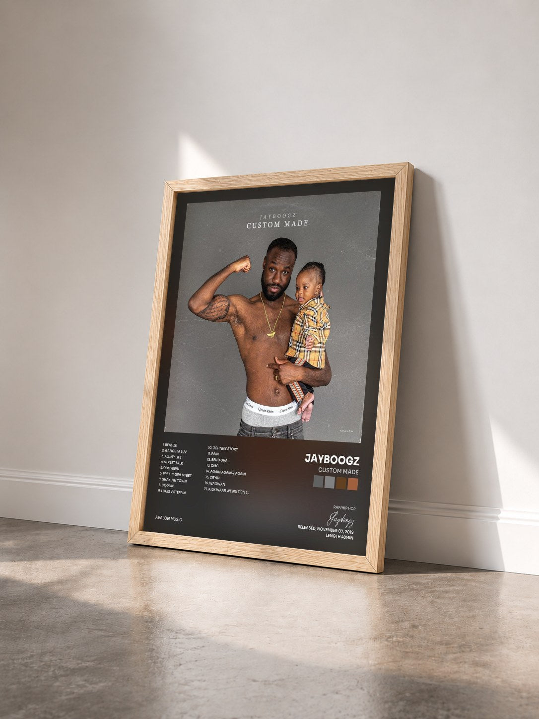 #bois Tableau de l'album Custom Made de Jayboogz vu de trois quarts, cadre en bois brut