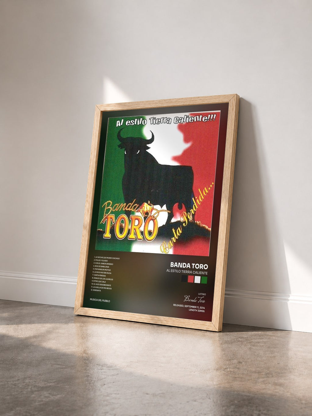 #bois Tableau de l'album Al Estilo Tierra Caliente de Banda Toro vu de trois quarts, cadre en bois brut