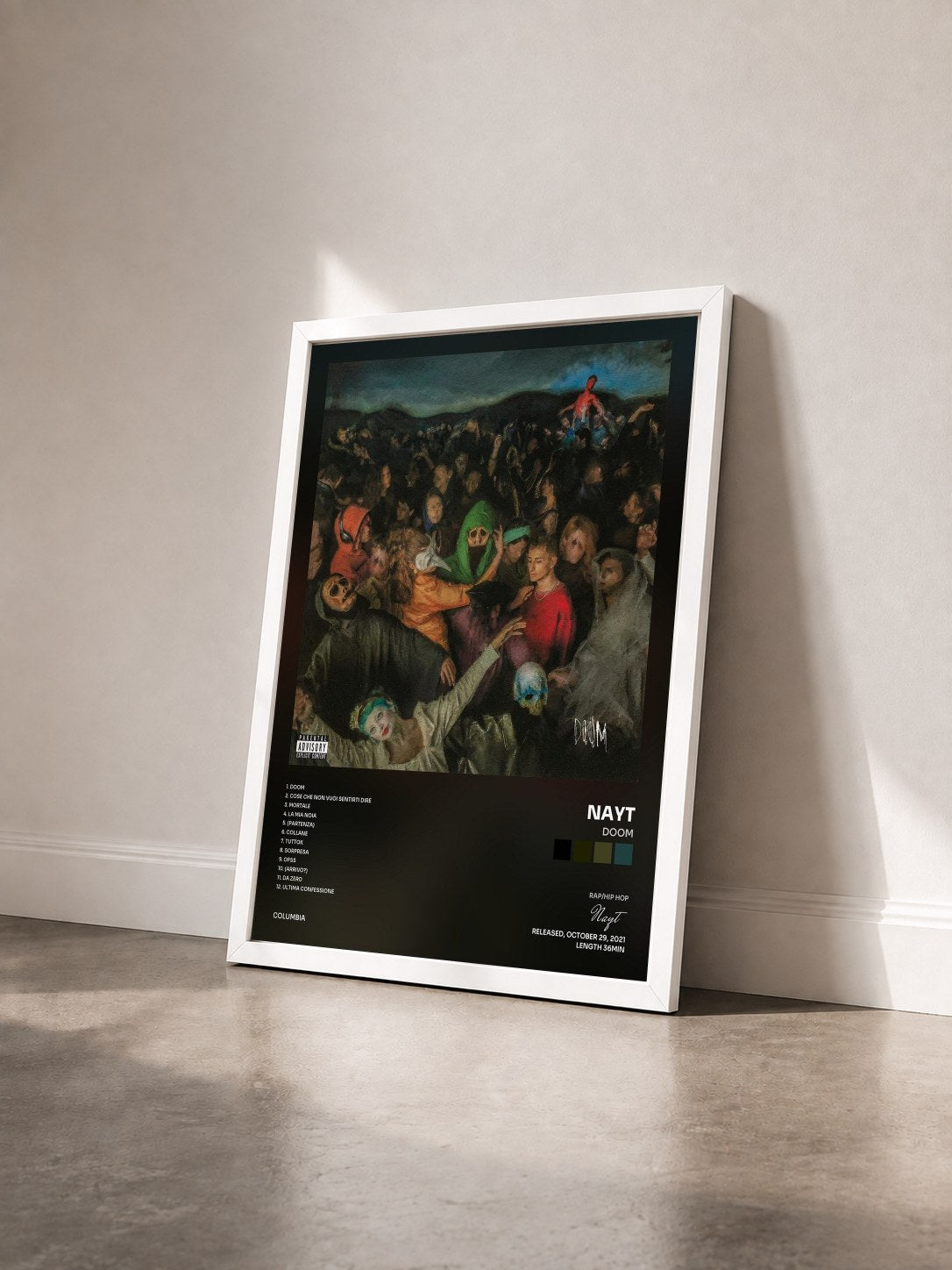 #blanc Tableau de l'album DOOM de Nayt vu de trois quarts, cadre blanc