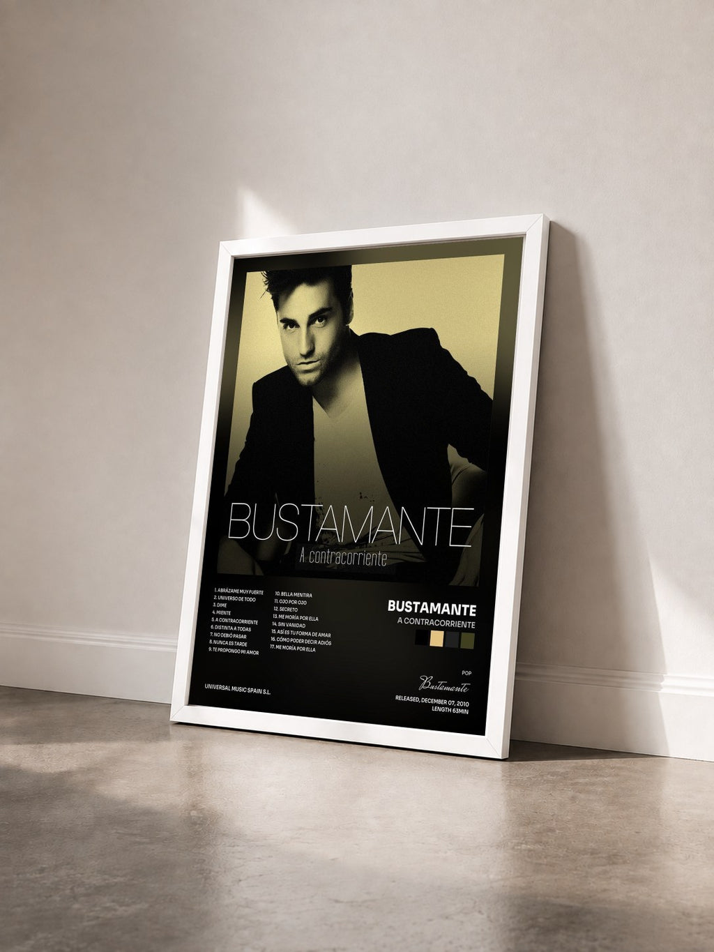 #blanc Tableau de l'album A Contracorriente de Bustamante vu de trois quarts, cadre blanc