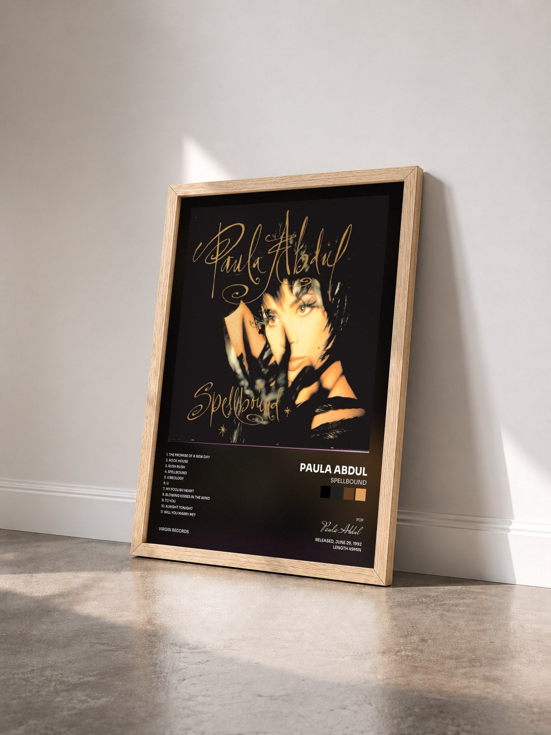 #bois Tableau de l'album Spellbound de Paula Abdul vu de trois quarts, cadre en bois brut