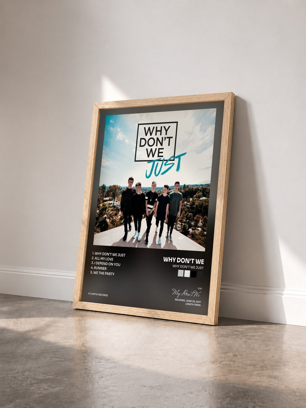 #bois Tableau de l'album Why Don't We Just de Why Don't We vu de trois quarts, cadre en bois brut