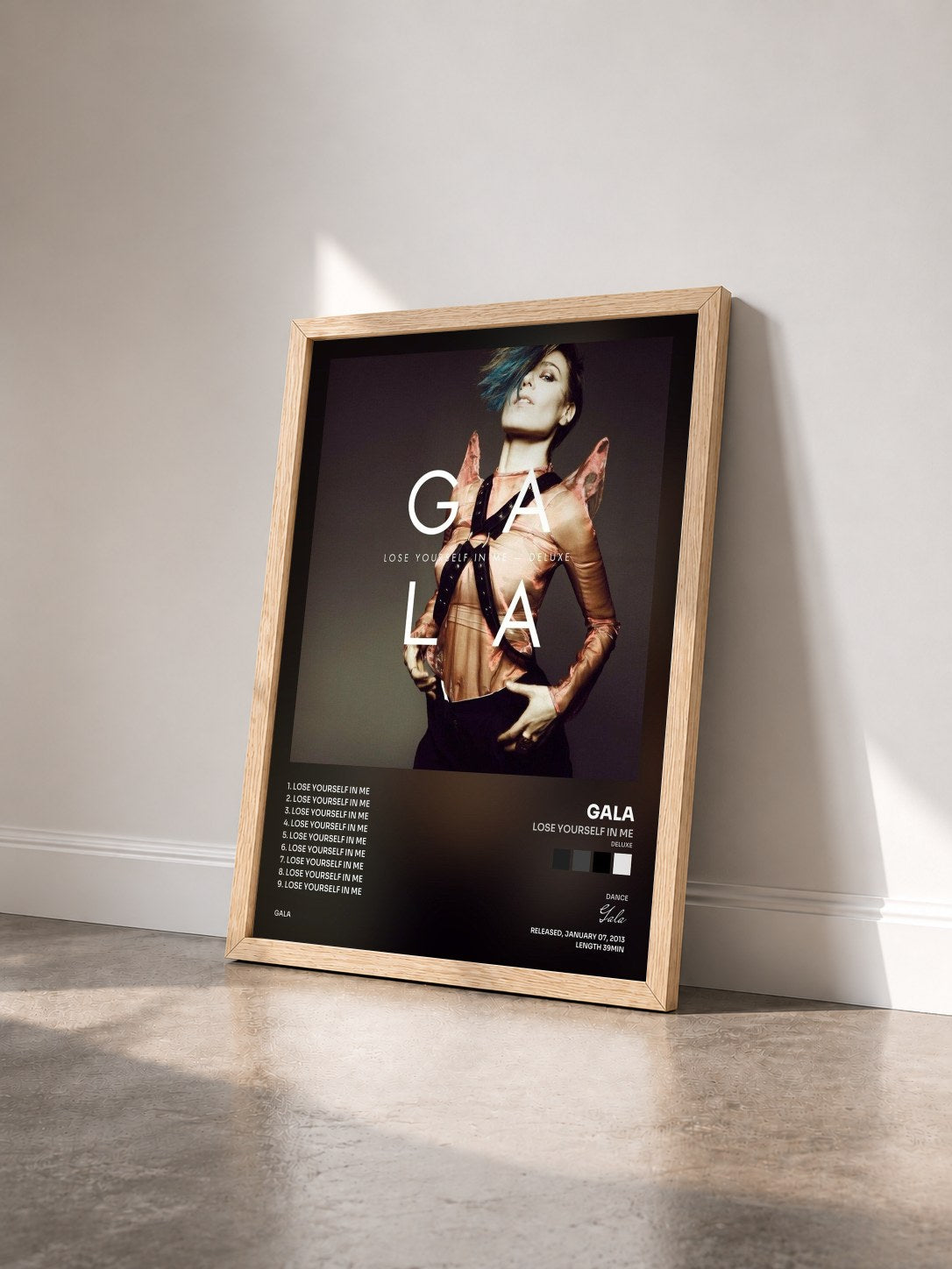 #bois Tableau de l'album Lose Yourself In Me (Deluxe) de Gala vu de trois quarts, cadre en bois brut