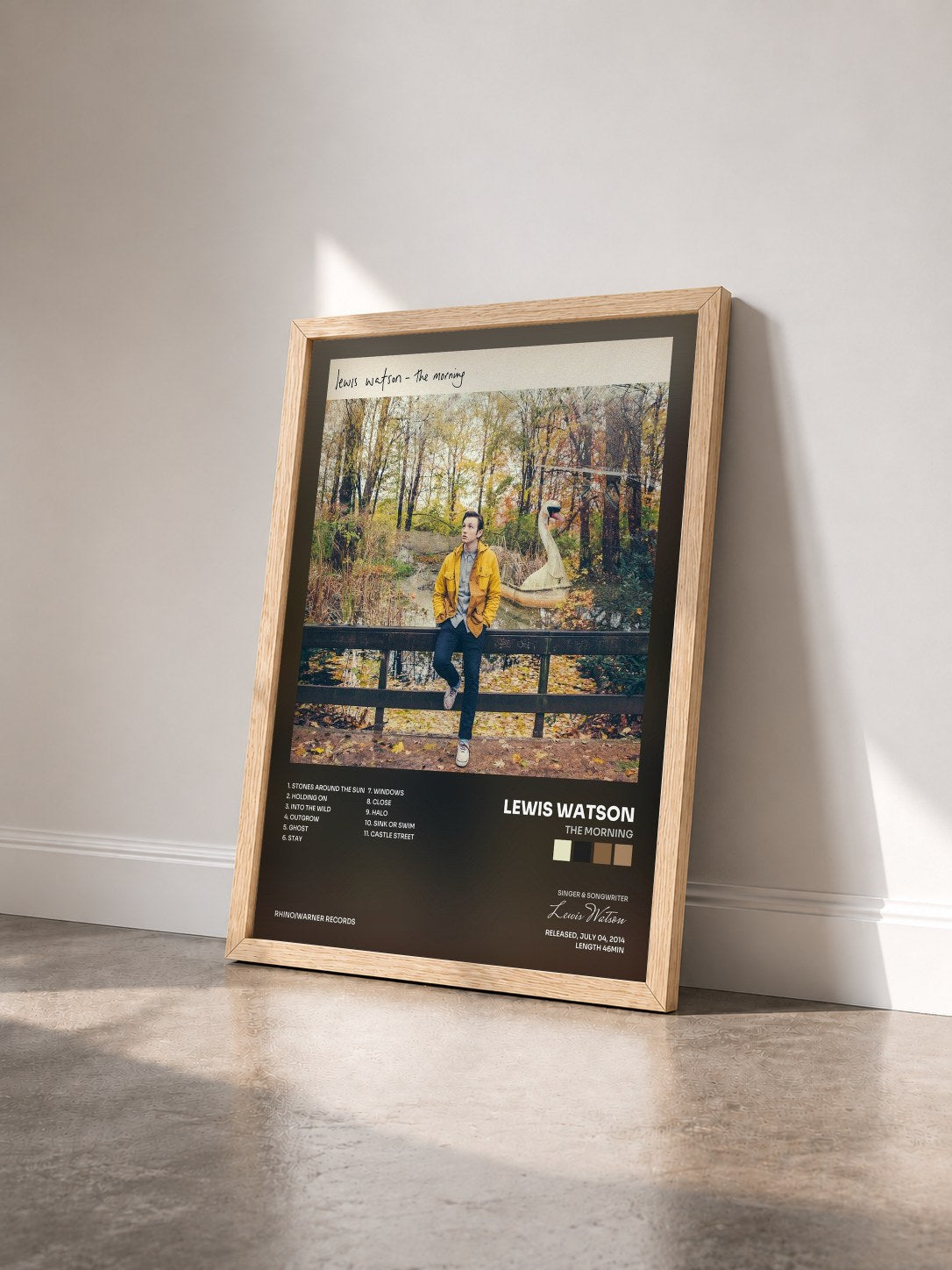 #bois Tableau de l'album the morning de Lewis Watson vu de trois quarts, cadre en bois brut