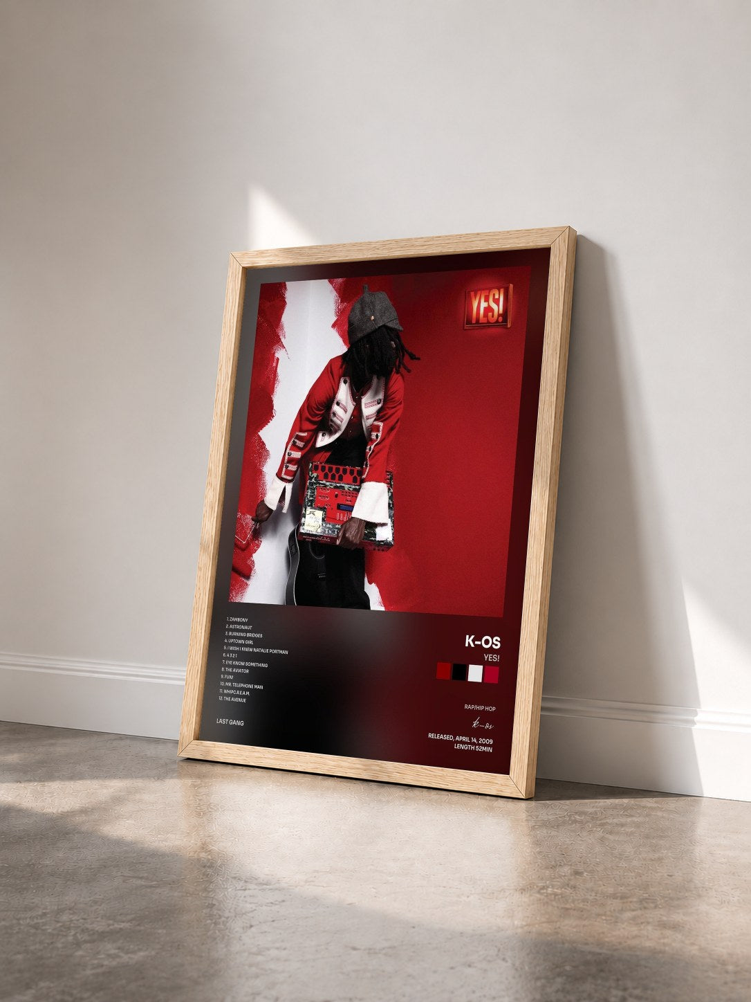 #bois Tableau de l'album Yes! de k-os vu de trois quarts, cadre en bois brut