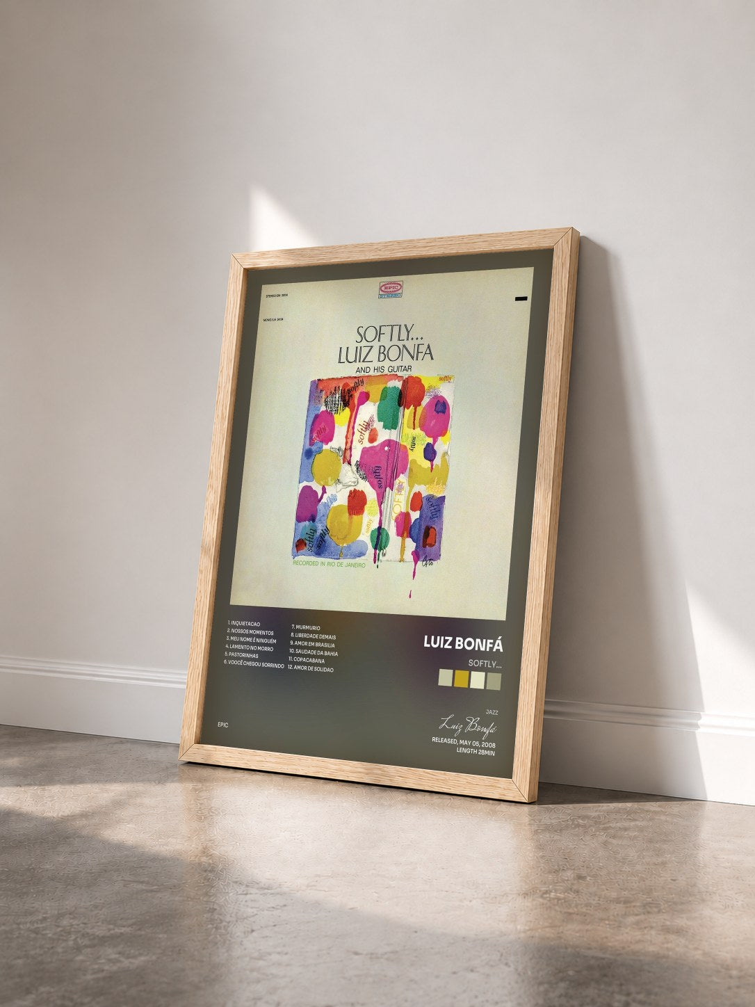 #bois Tableau de l'album Softly... de Luiz Bonfá vu de trois quarts, cadre en bois brut