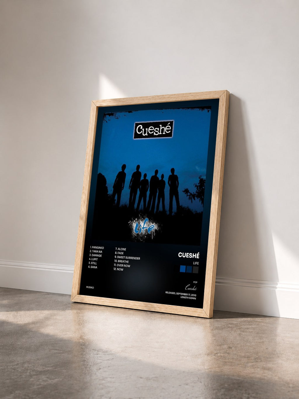 #bois Tableau de l'album Life de Cueshé vu de trois quarts, cadre en bois brut