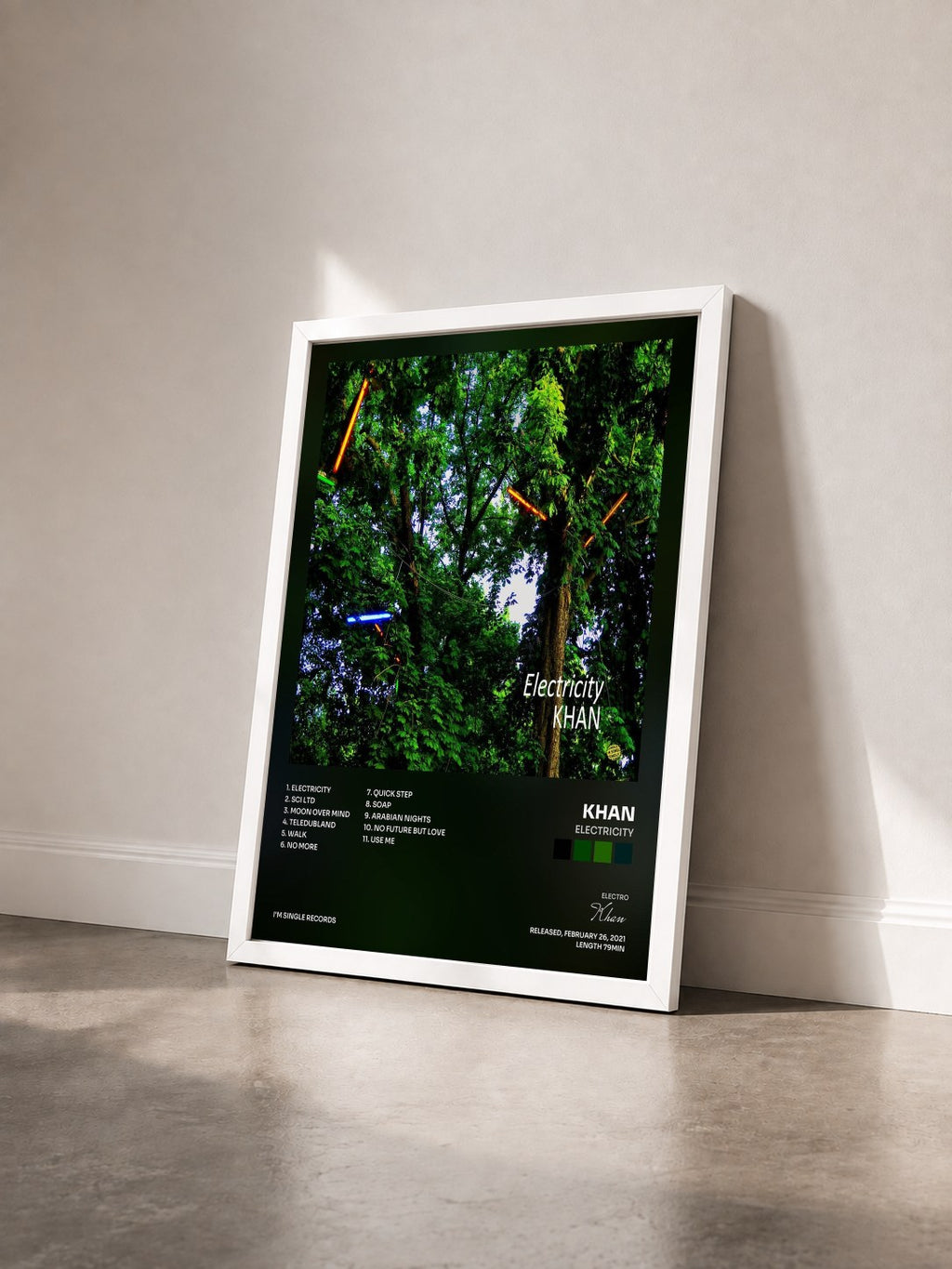#blanc Tableau de l'album Electricity de Khan vu de trois quarts, cadre blanc