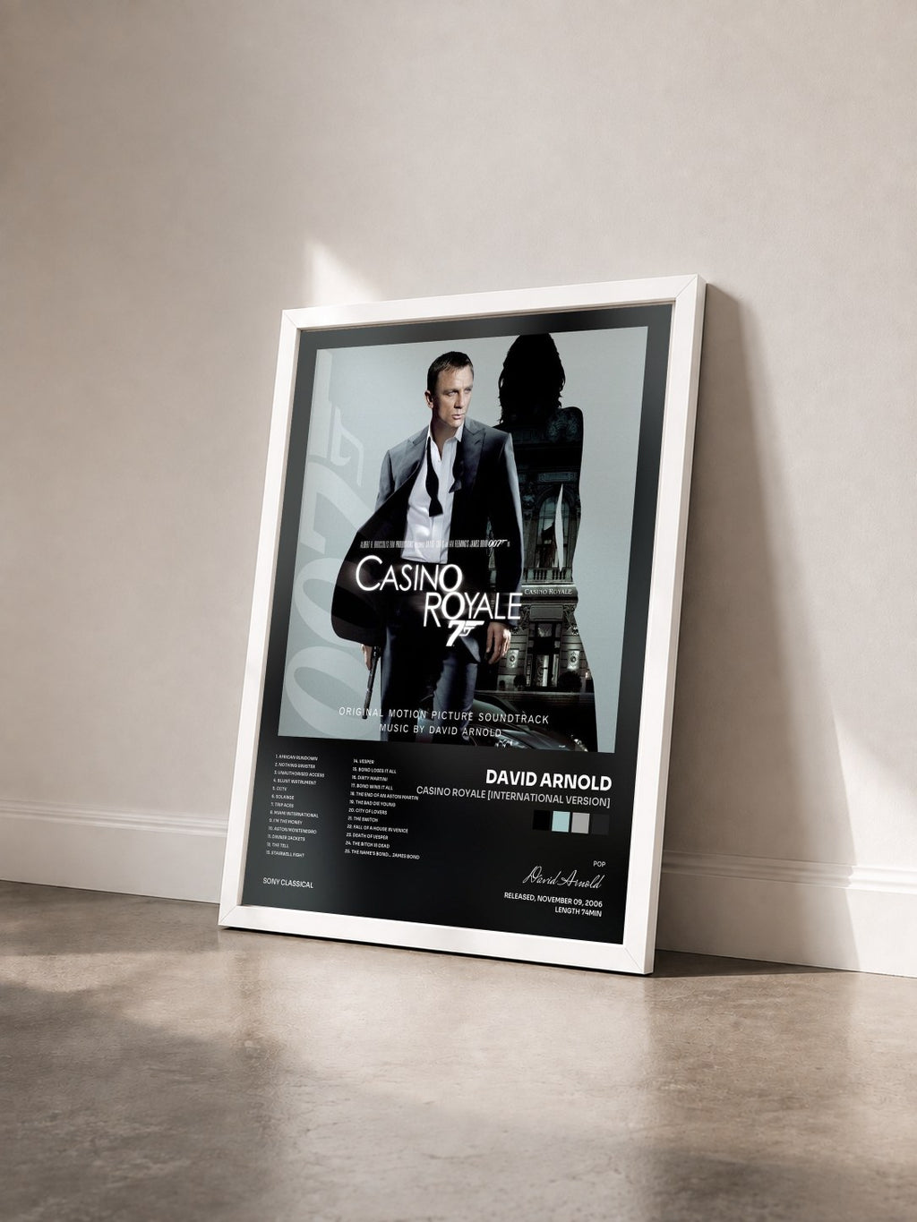 #blanc Tableau de l'album Casino Royale [International Version] de David Arnold vu de trois quarts, cadre blanc