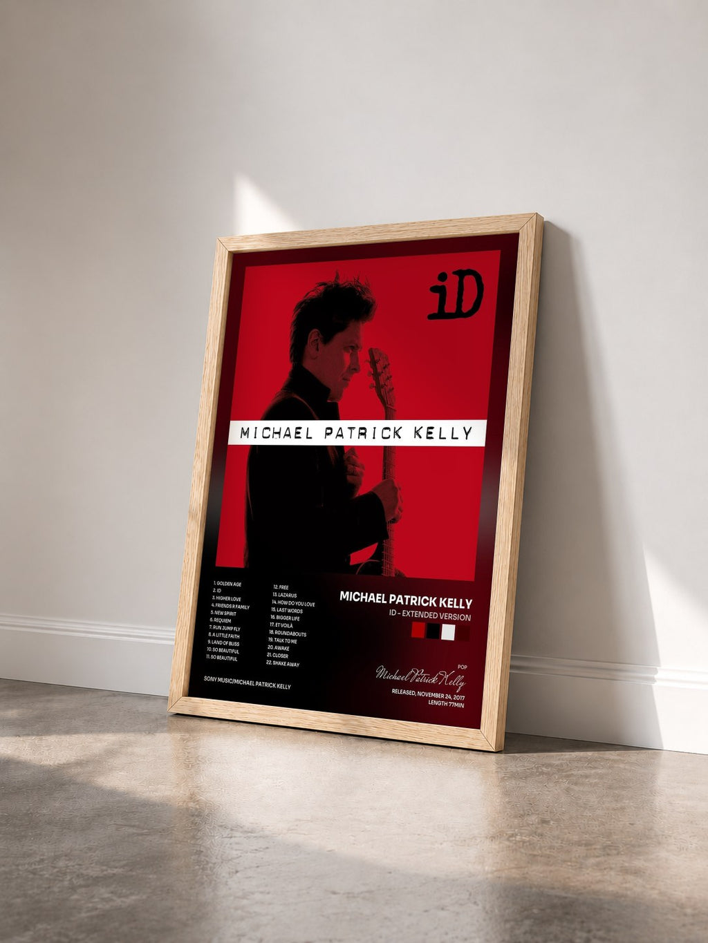 #bois Tableau de l'album iD - Extended Version de Michael Patrick Kelly vu de trois quarts, cadre en bois brut