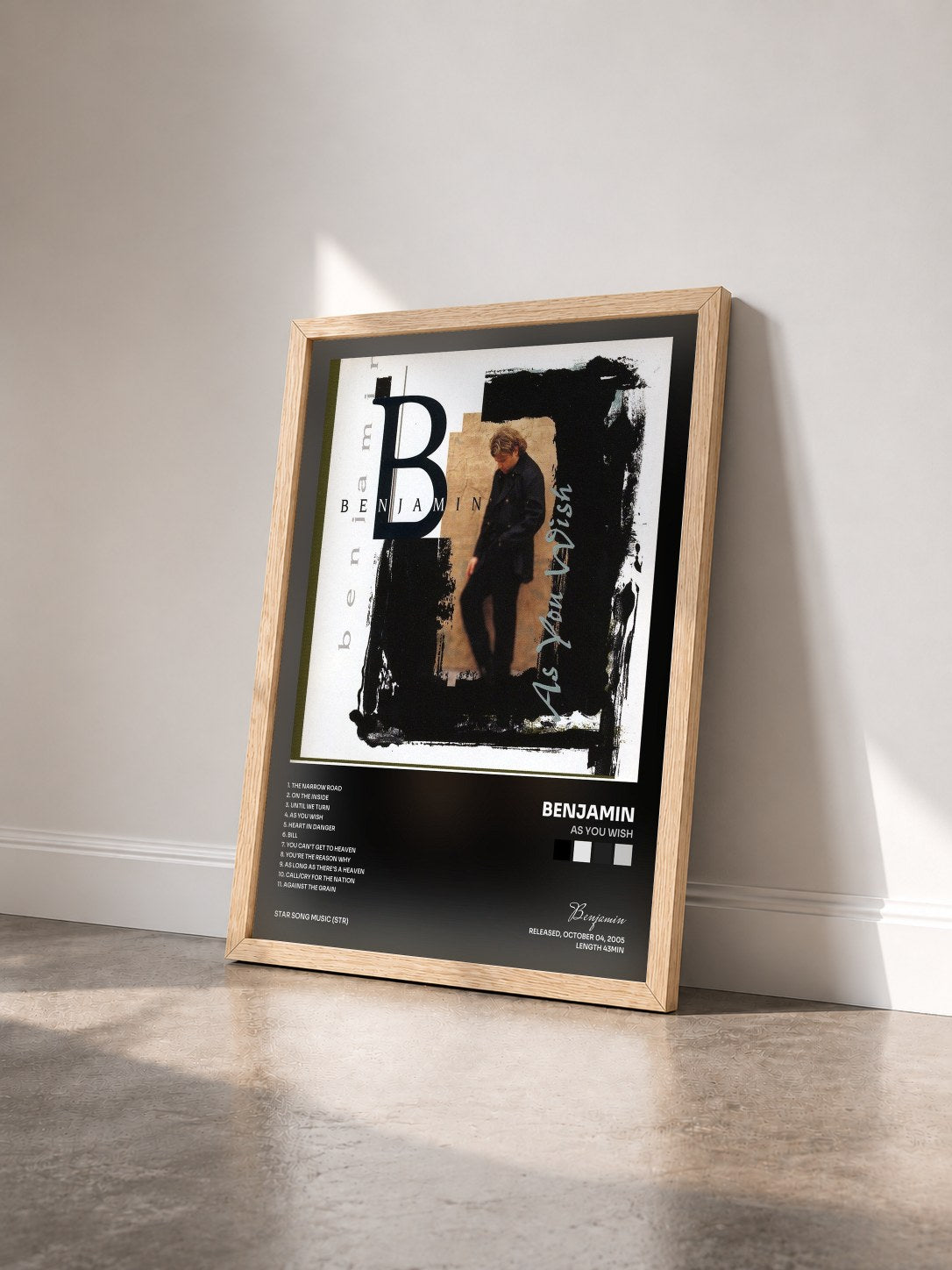 #bois Tableau de l'album As You Wish de Benjamin vu de trois quarts, cadre en bois brut
