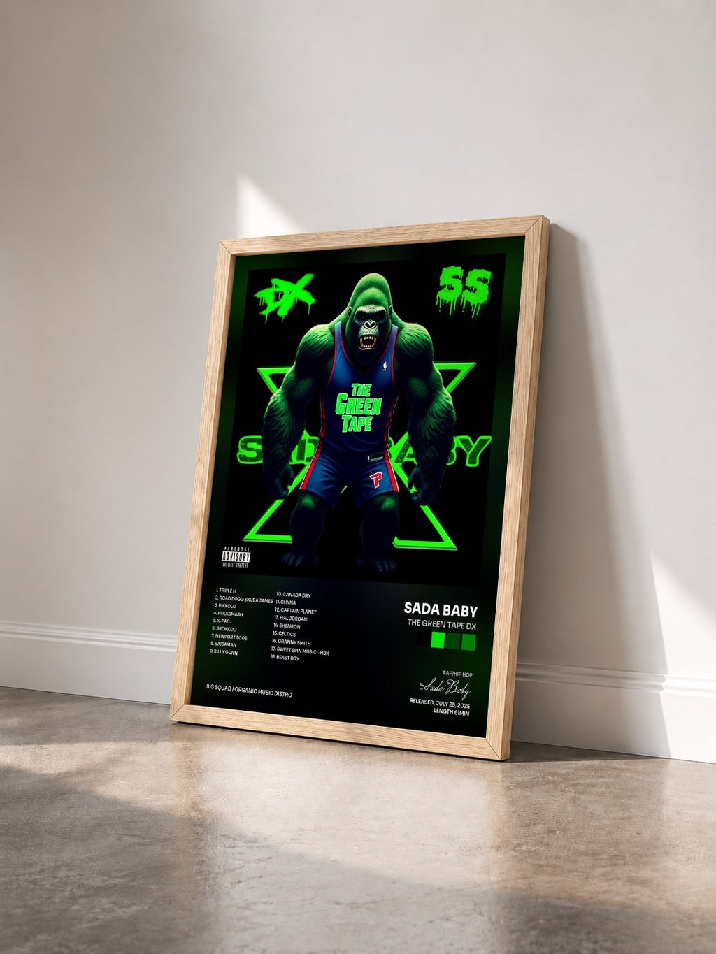#bois Tableau de l'album THE GREEN TAPE DX de Sada Baby vu de trois quarts, cadre en bois brut