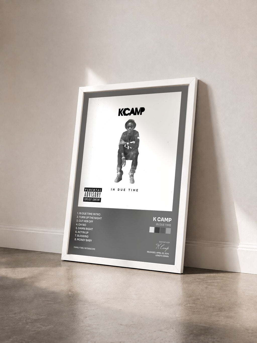 #blanc Tableau de l'album In Due Time de K Camp vu de trois quarts, cadre blanc