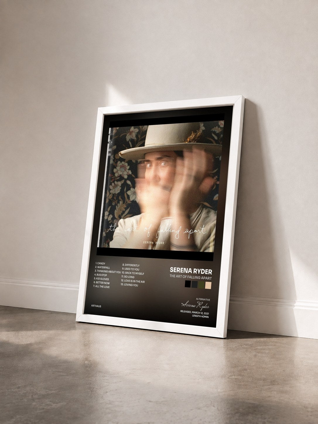 #blanc Tableau de l'album The Art of Falling Apart de Serena Ryder vu de trois quarts, cadre blanc