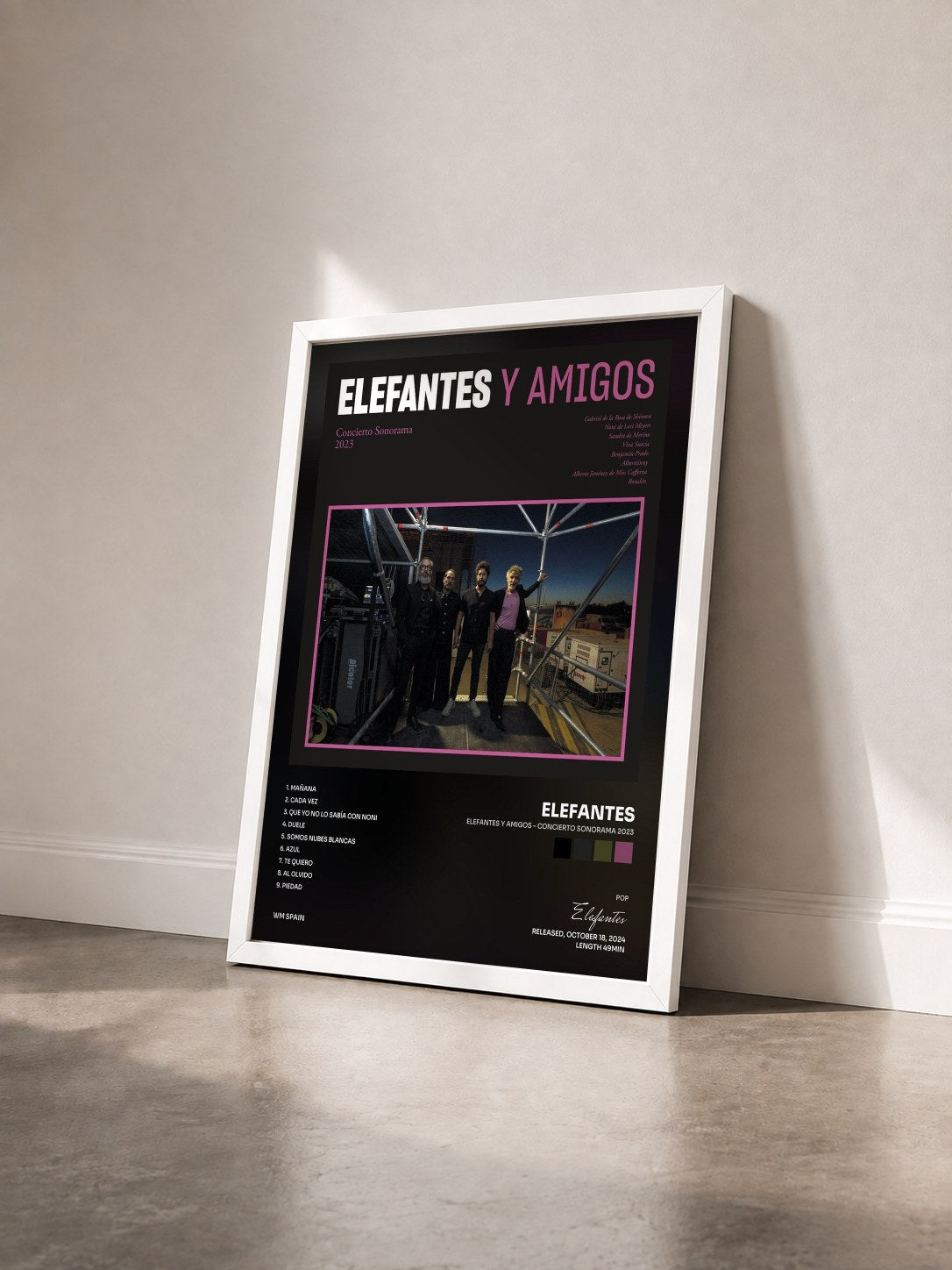 #blanc Tableau de l'album Elefantes y Amigos - Concierto Sonorama 2023 de Elefantes vu de trois quarts, cadre blanc