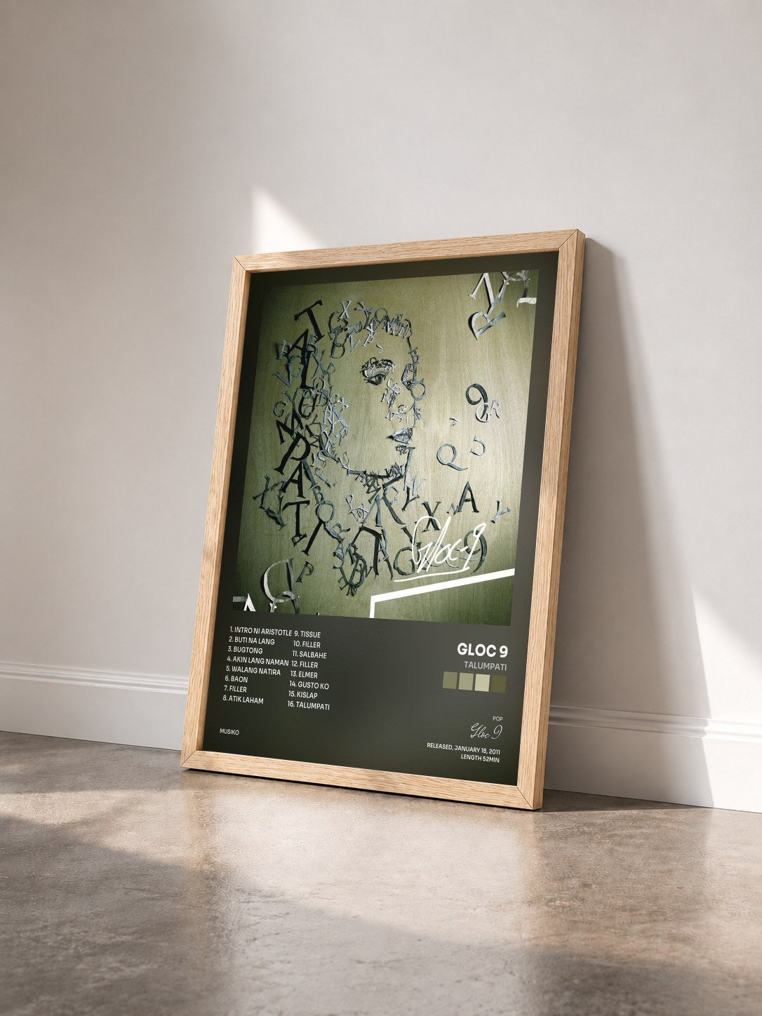 #bois Tableau de l'album Talumpati de Gloc 9 vu de trois quarts, cadre en bois brut
