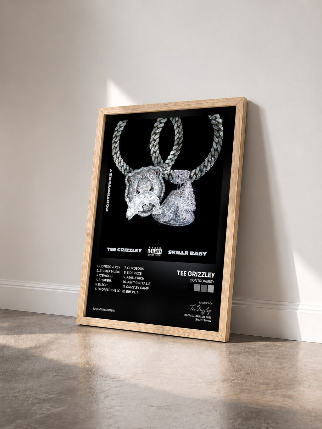 #bois Tableau de l'album Controversy de Tee Grizzley vu de trois quarts, cadre en bois brut
