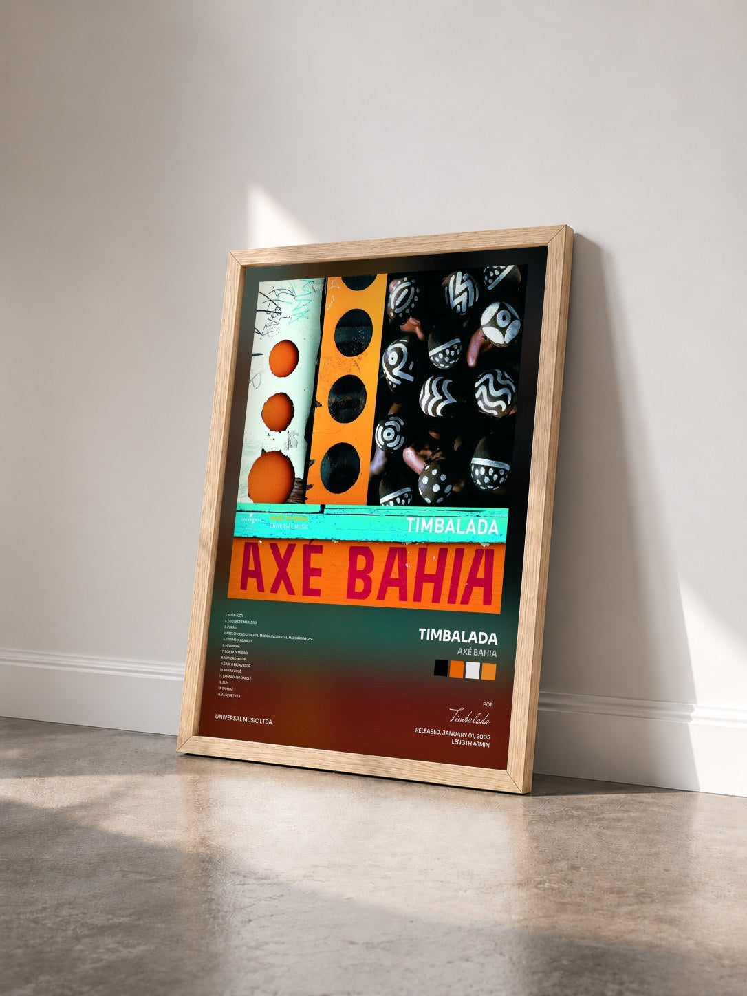 #bois Tableau de l'album Axé Bahia de Timbalada vu de trois quarts, cadre en bois brut