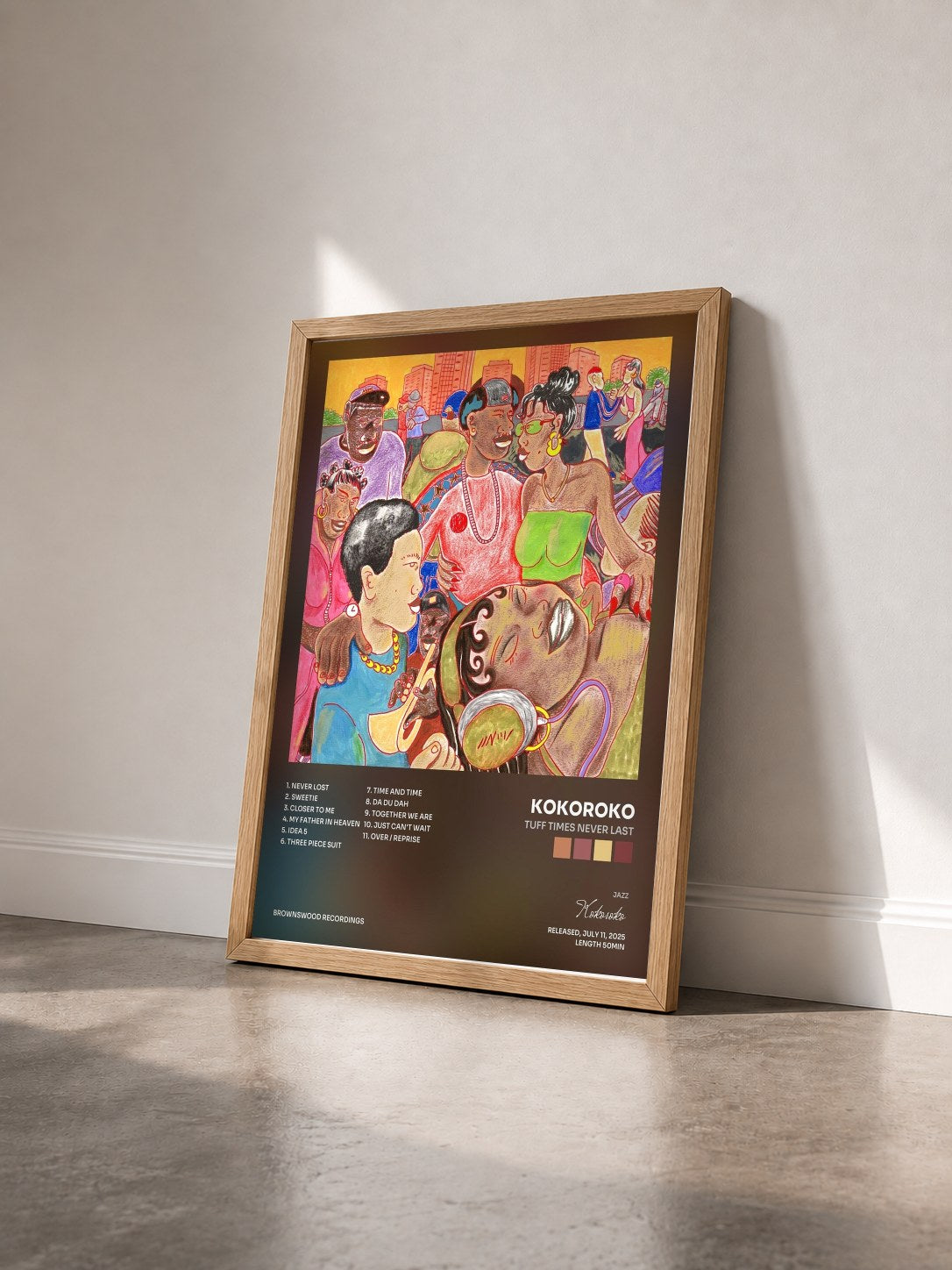 #bois Tableau de l'album Tuff Times Never Last de Kokoroko vu de trois quarts, cadre en bois brut