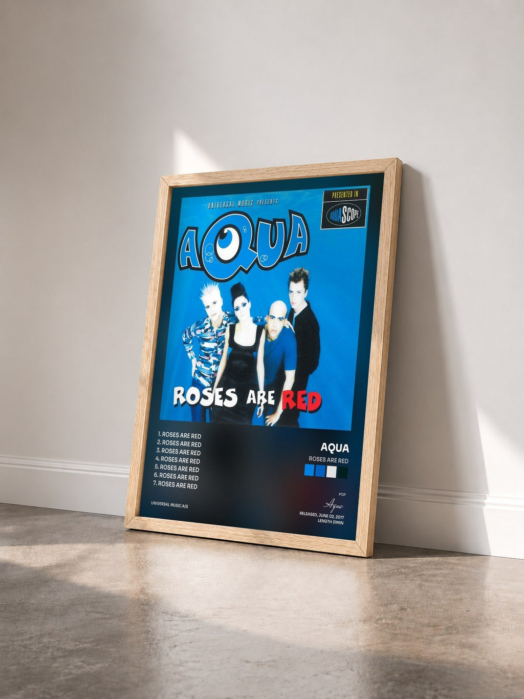 #bois Tableau de l'album Roses Are Red de Aqua vu de trois quarts, cadre en bois brut