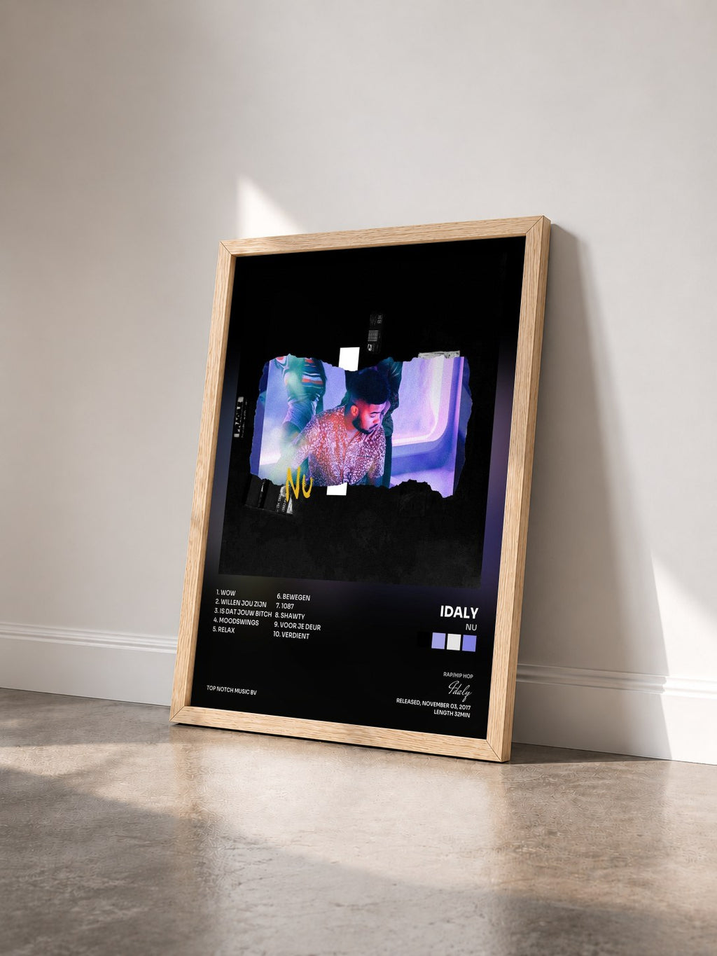 #bois Tableau de l'album NU de Idaly vu de trois quarts, cadre en bois brut