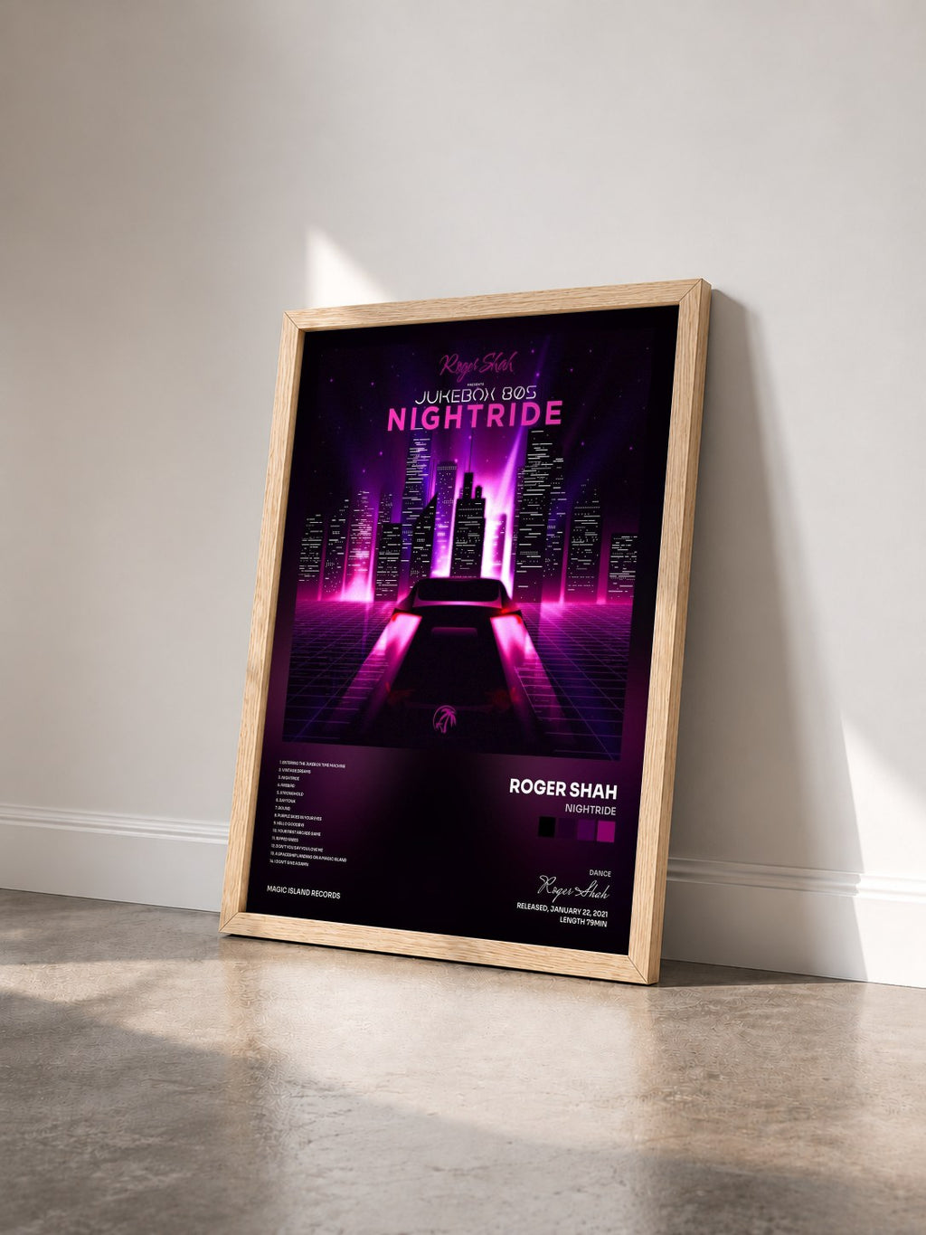 #bois Tableau de l'album Nightride de Roger Shah vu de trois quarts, cadre en bois brut