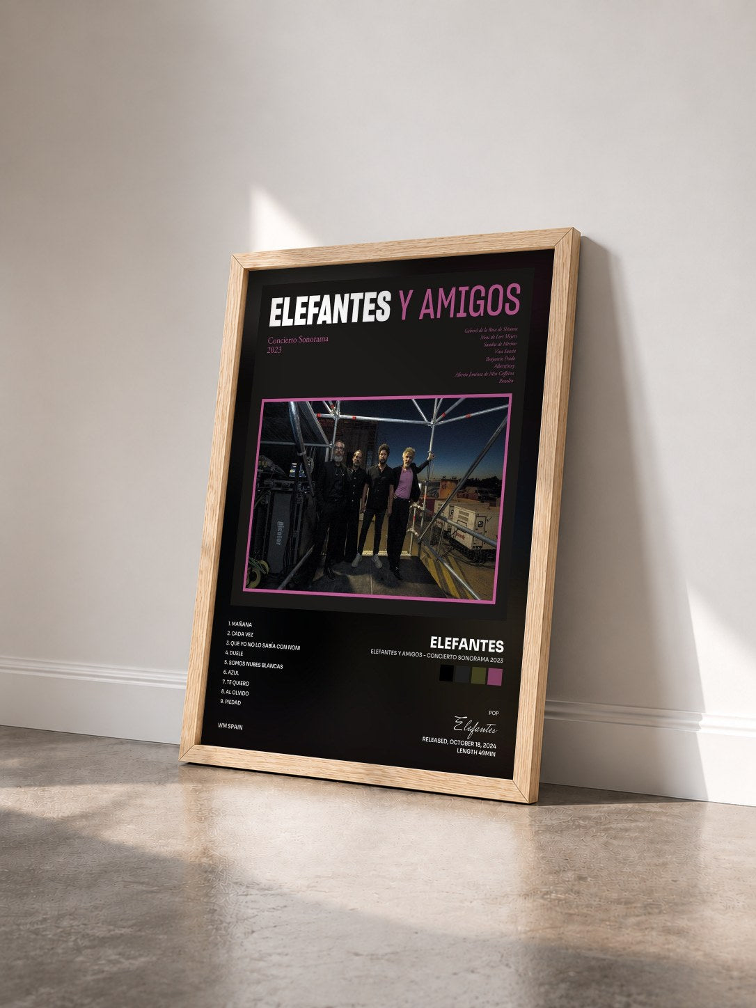 #bois Tableau de l'album Elefantes y Amigos - Concierto Sonorama 2023 de Elefantes vu de trois quarts, cadre en bois brut