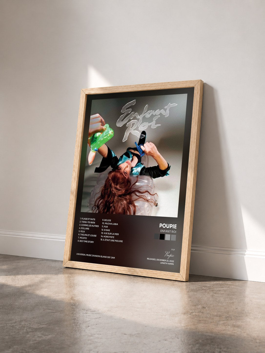 #bois Tableau de l'album Enfant roi de Poupie vu de trois quarts, cadre en bois brut