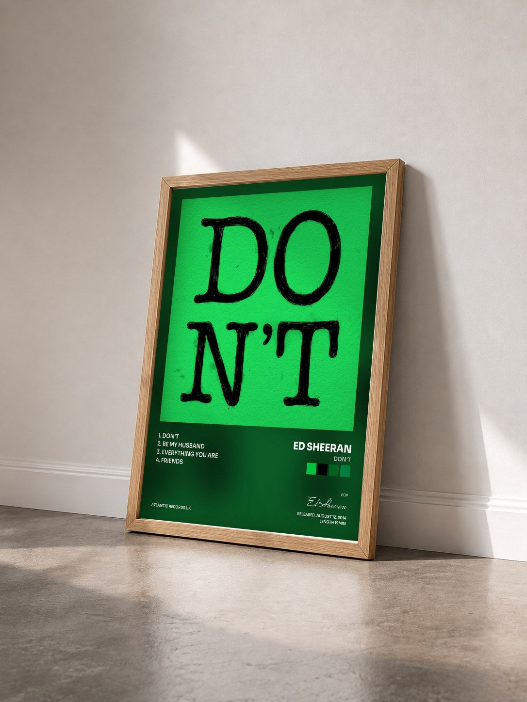 #bois Tableau de l'album Don't de Ed Sheeran vu de trois quarts, cadre en bois brut