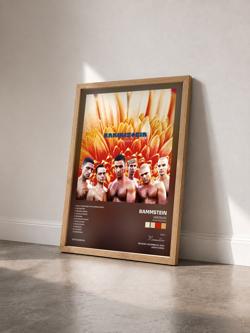 #bois Tableau de l'album Herzeleid (Remastered 2020) de Rammstein vu de trois quarts, cadre en bois brut