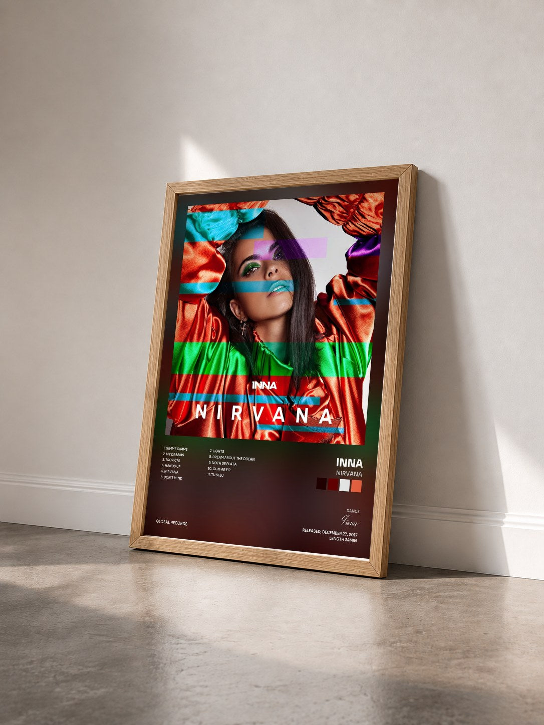 #bois Tableau de l'album Nirvana de Inna vu de trois quarts, cadre en bois brut