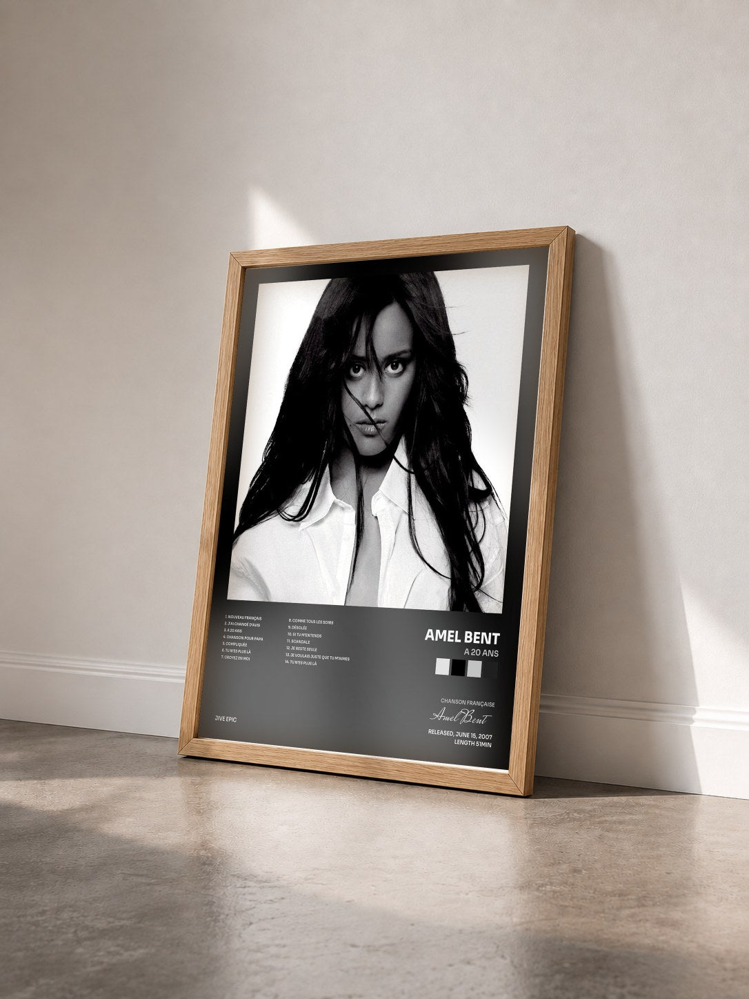 #bois Tableau de l'album A 20 Ans de Amel Bent vu de trois quarts, cadre en bois brut