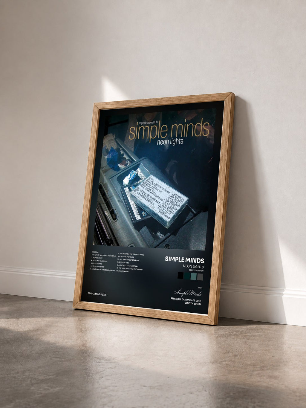 #bois Tableau de l'album Neon Lights (Deluxe Edition) de Simple Minds vu de trois quarts, cadre en bois brut
