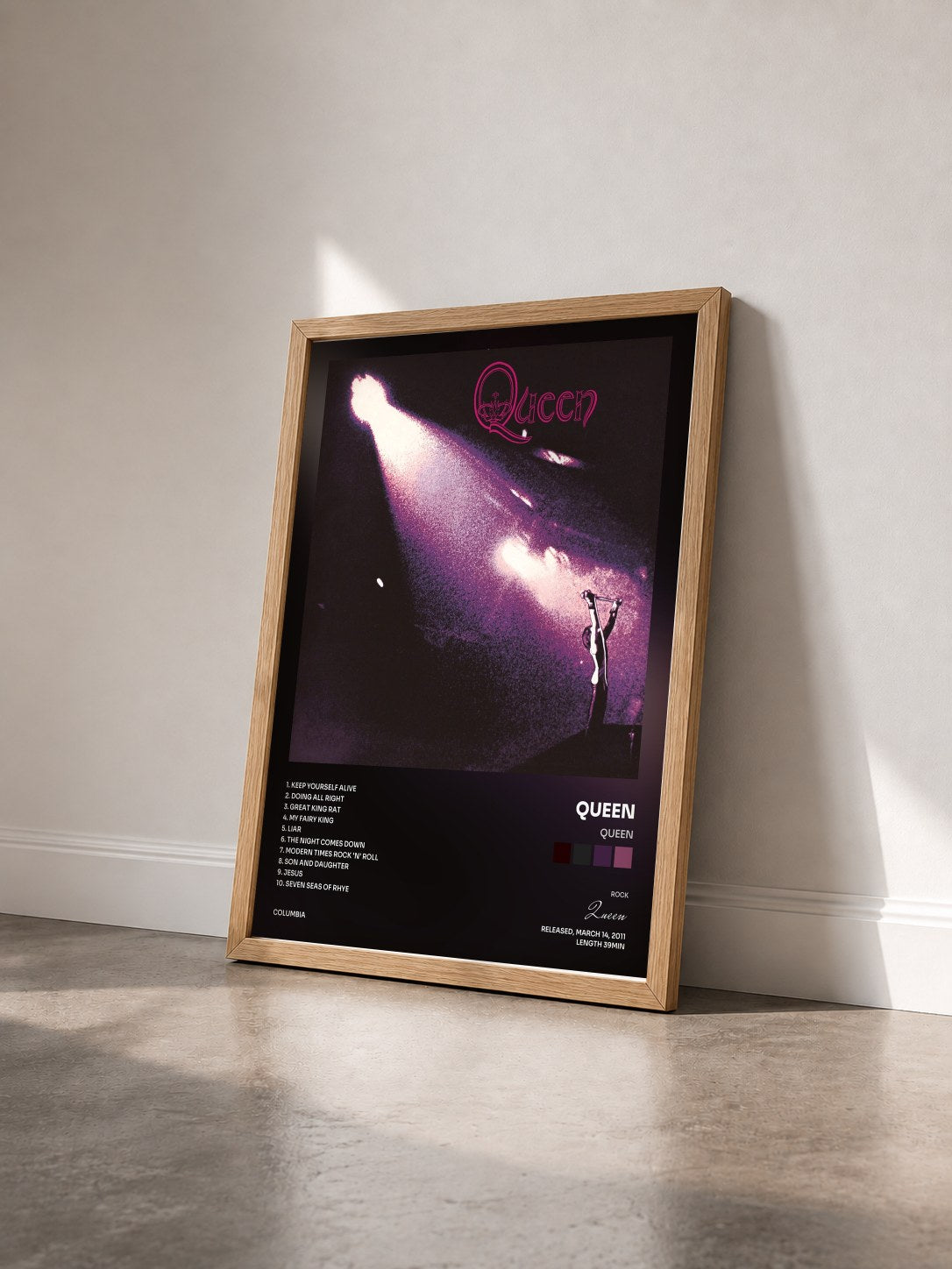 #bois Tableau de l'album Queen de Queen vu de trois quarts, cadre en bois brut
