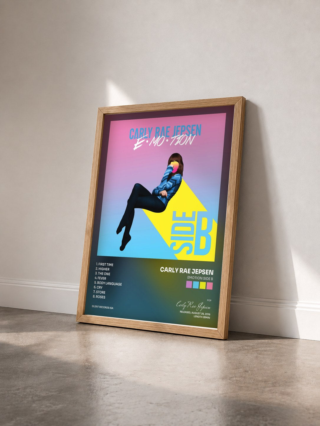 #bois Tableau de l'album EMOTION SIDE B de Carly Rae Jepsen vu de trois quarts, cadre en bois brut