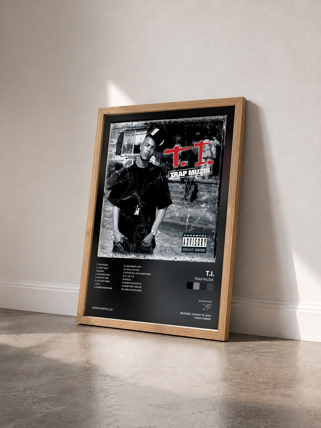 #bois Tableau de l'album Trap Muzik de T.I. vu de trois quarts, cadre en bois brut