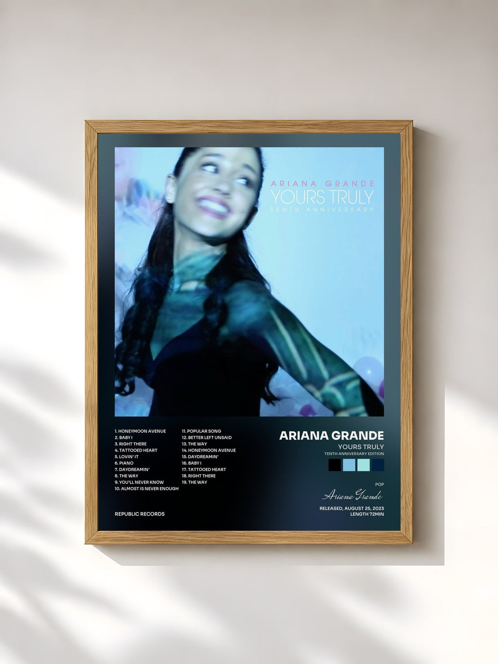 #bois Tableau de l'album Yours Truly (Tenth Anniversary Edition) de Ariana Grande, cadre en bois brut, imprimé et encadré en France