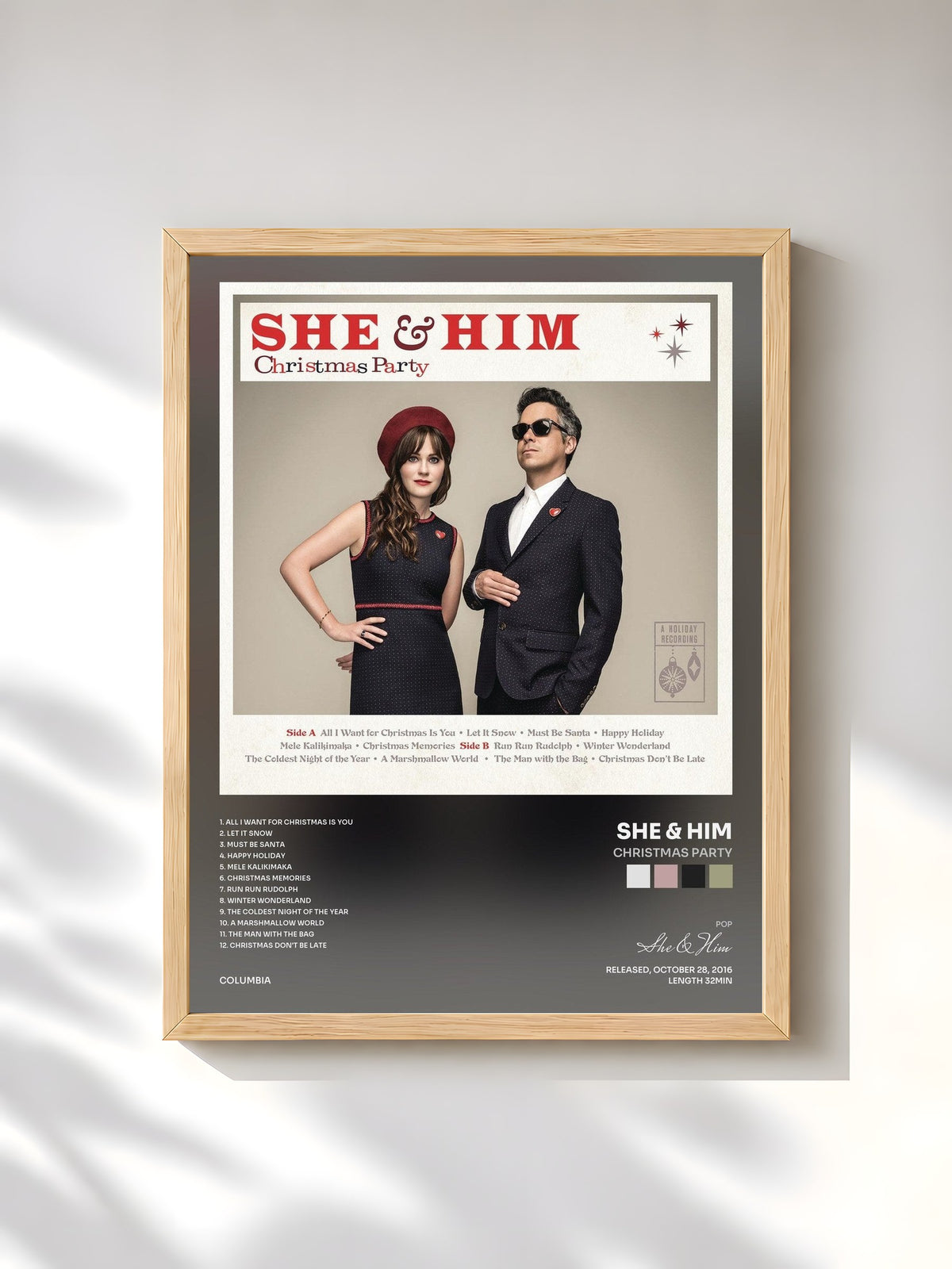 #bois Tableau de l'album Christmas Party de She & Him, cadre en bois brut, imprimé et encadré en France