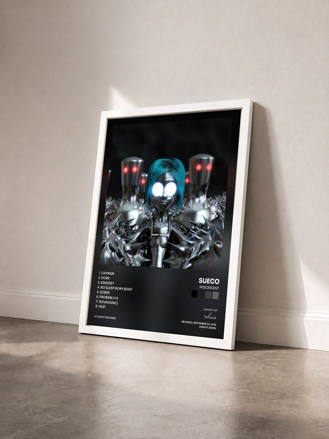 #blanc Tableau de l'album MISCREANT de Sueco vu de trois quarts, cadre blanc