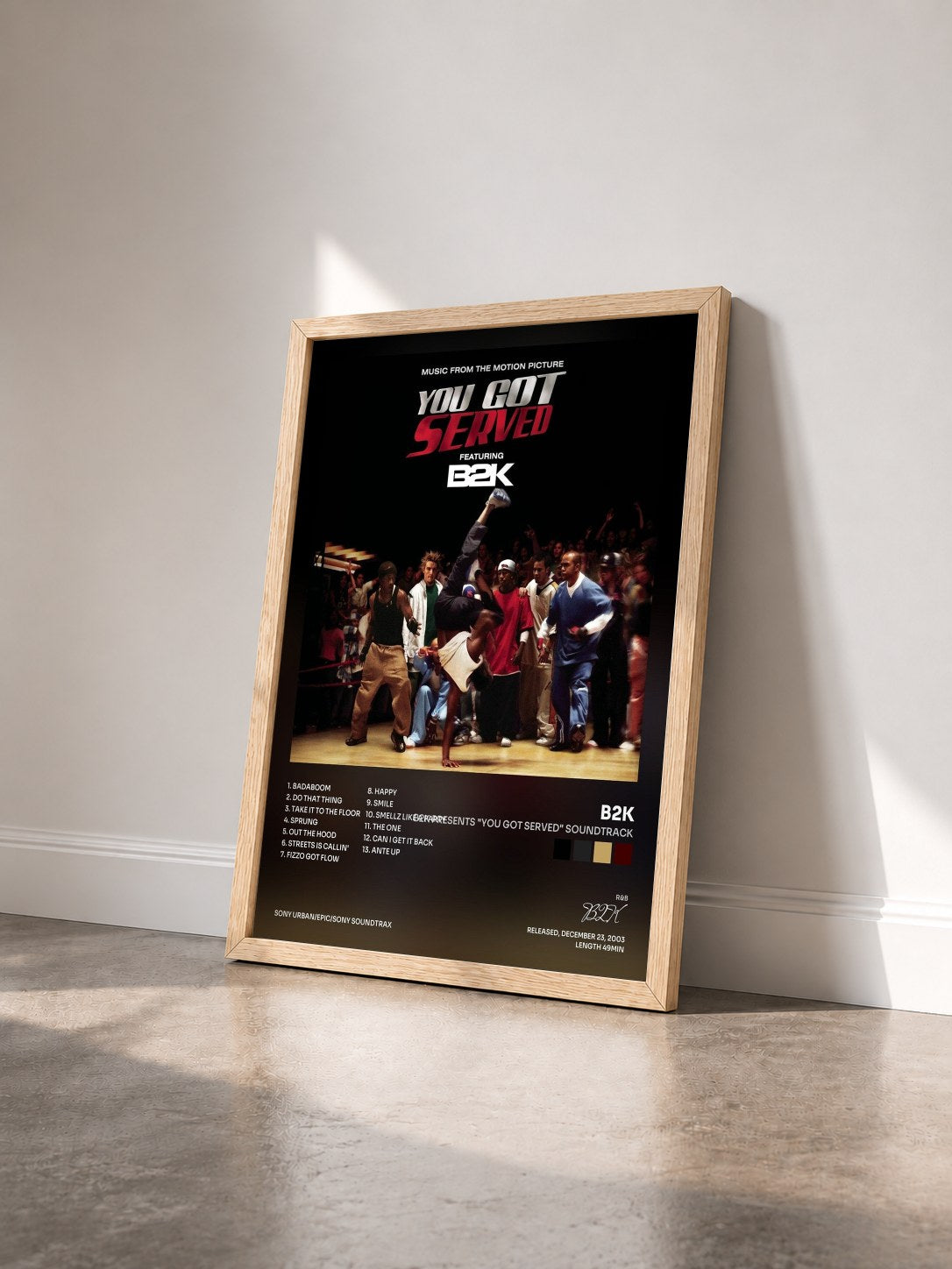 #bois Tableau de l'album B2K Presents "You Got Served" Soundtrack de B2K vu de trois quarts, cadre en bois brut