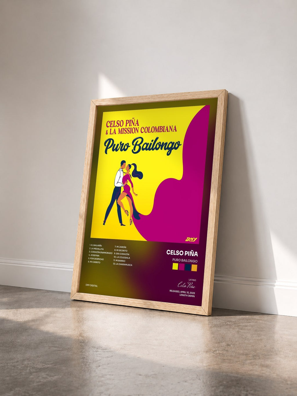 #bois Tableau de l'album Puro Bailongo de Celso Piña vu de trois quarts, cadre en bois brut