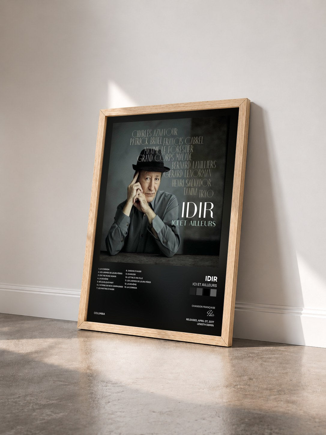 #bois Tableau de l'album Ici et ailleurs de Idir vu de trois quarts, cadre en bois brut
