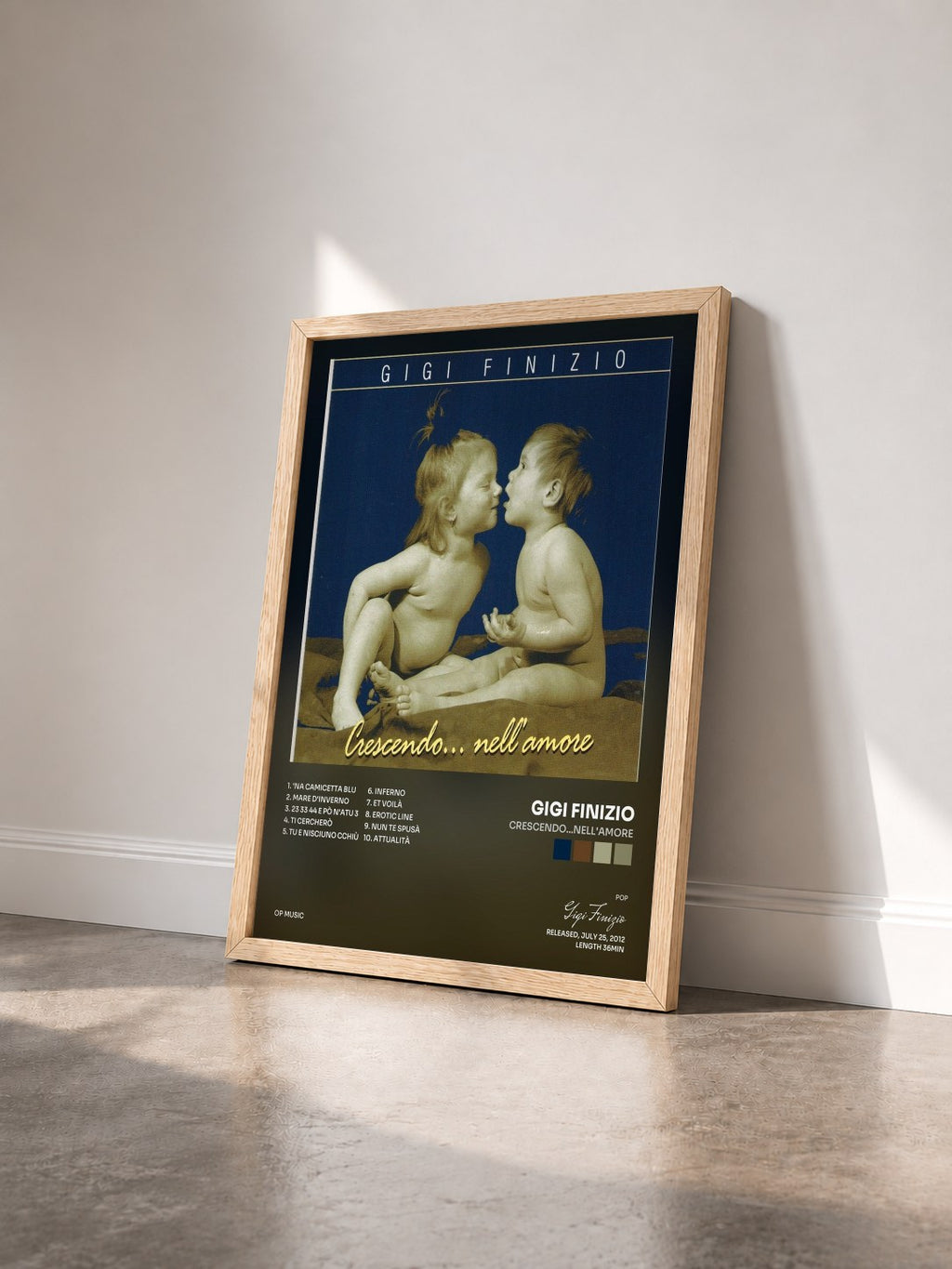 #bois Tableau de l'album Crescendo...nell'amore de Gigi Finizio vu de trois quarts, cadre en bois brut
