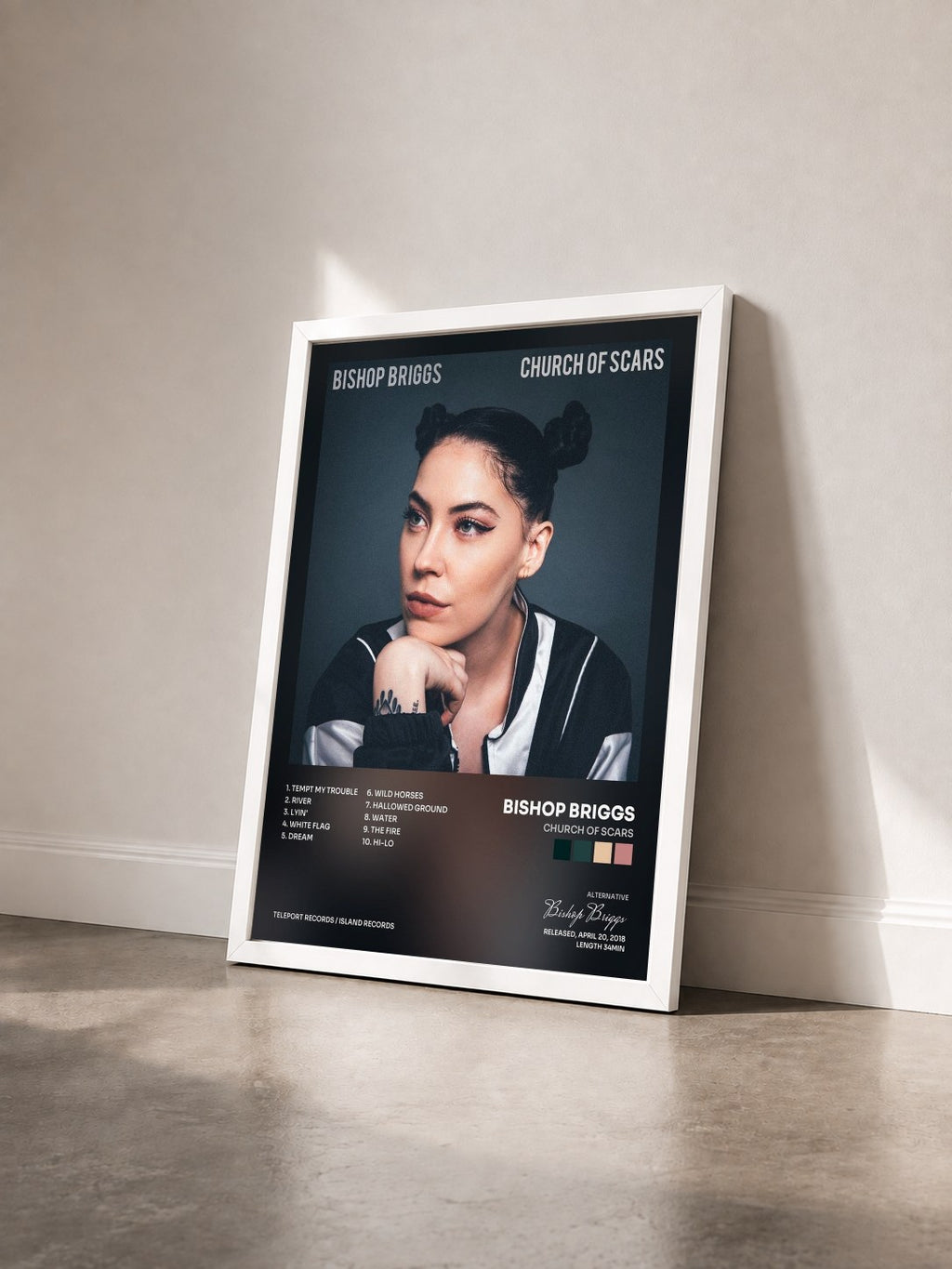 #blanc Tableau de l'album Church Of Scars de Bishop Briggs vu de trois quarts, cadre blanc